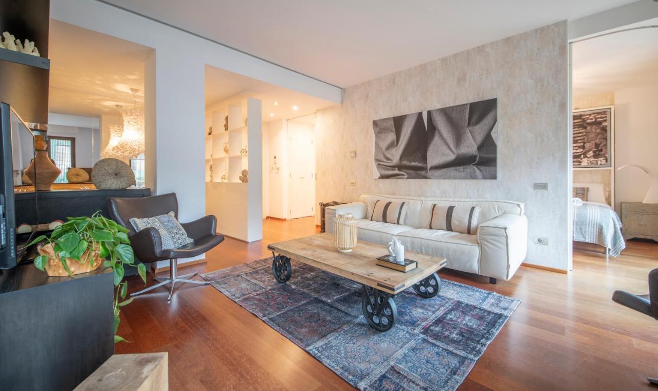 Stylish Center Apartment